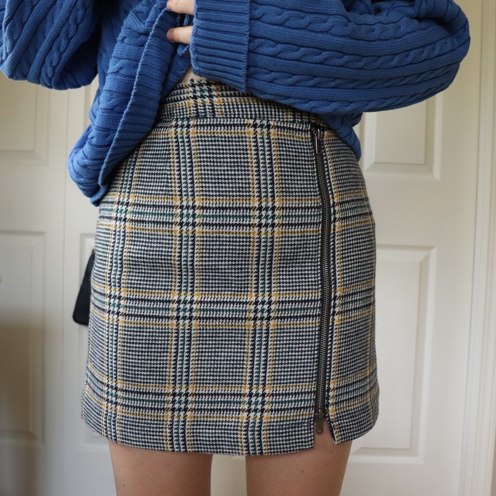 SOLD ON DEPOP A&F Side Accent Zip Plaid Skirt